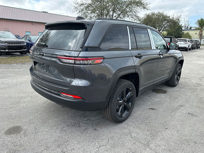 Jeep Grand Cherokee RHD New   Altitude 4x4 3.6L Gas 8-Speed AT 5-Seater 0dr Automatic 2025