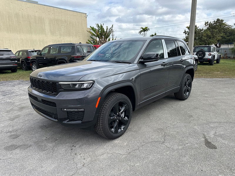 Jeep Grand Cherokee RHD New   Altitude 4x4 3.6L Gas 8-Speed AT 5-Seater 0dr Automatic 2025