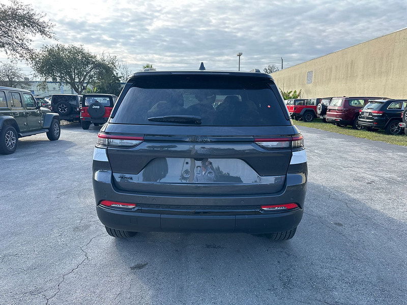 Jeep Grand Cherokee RHD New   Altitude 4x4 3.6L Gas 8-Speed AT 5-Seater 0dr Automatic 2025