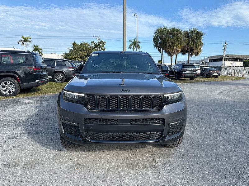 Jeep Grand Cherokee RHD New   Altitude 4x4 3.6L Gas 8-Speed AT 5-Seater 0dr Automatic 2025