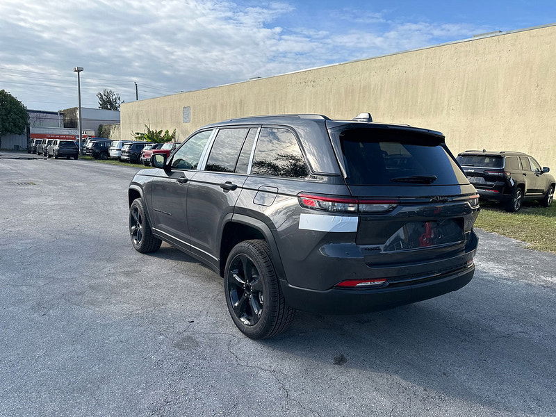 Jeep Grand Cherokee RHD New   Altitude 4x4 3.6L Gas 8-Speed AT 5-Seater 0dr Automatic 2025