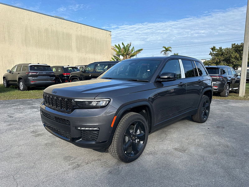 Jeep Grand Cherokee RHD New   Altitude 4x4 3.6L Gas 8-Speed AT 5-Seater 0dr Automatic 2025