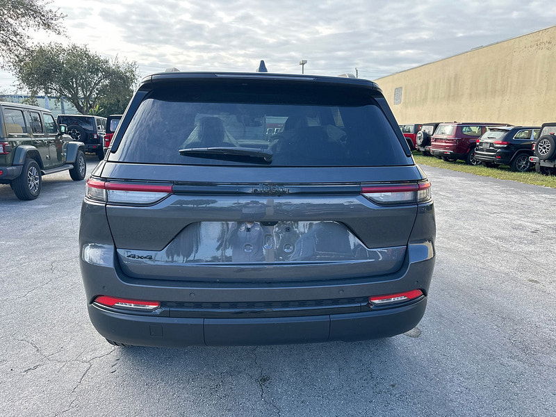 Jeep Grand Cherokee RHD New   Altitude 4x4 3.6L Gas 8-Speed AT 5-Seater 0dr Automatic 2025