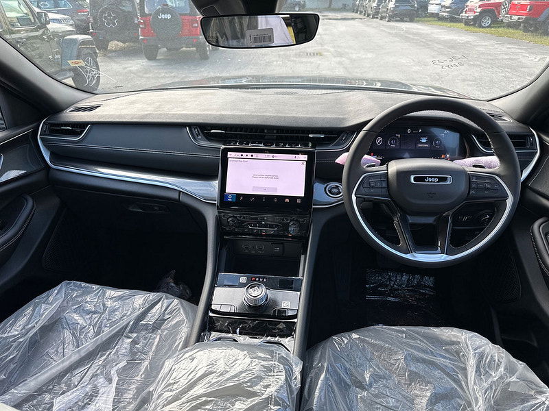 Jeep Grand Cherokee RHD New   Altitude 4x4 3.6L Gas 8-Speed AT 5-Seater 0dr Automatic 2025