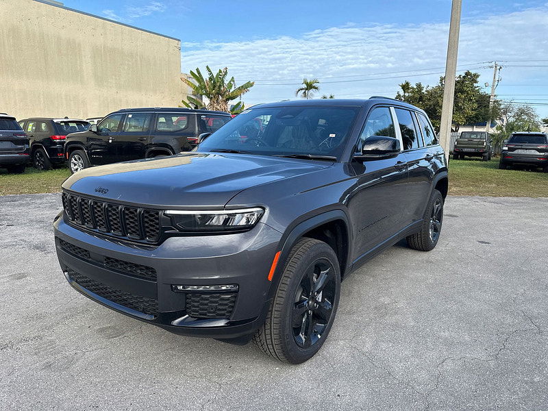 Jeep Grand Cherokee RHD New   Altitude 4x4 3.6L Gas 8-Speed AT 5-Seater 0dr Automatic 2025