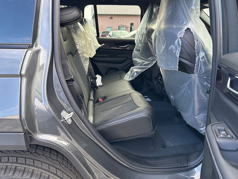 Jeep Grand Cherokee RHD New   Altitude 4x4 3.6L Gas 8-Speed AT 5-Seater 0dr Automatic 2025