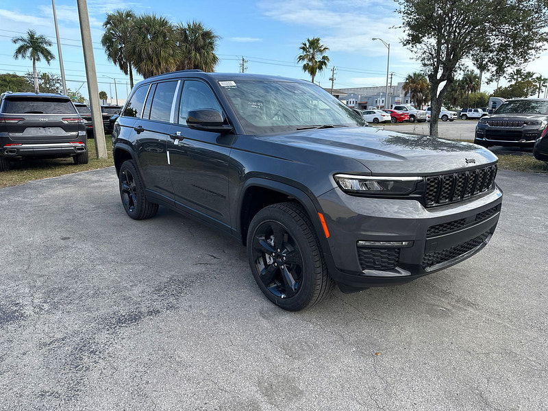 Jeep Grand Cherokee RHD New   Altitude 4x4 3.6L Gas 8-Speed AT 5-Seater 0dr Automatic 2025