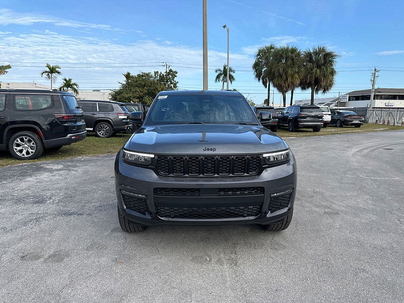 Jeep Grand Cherokee RHD New   Altitude 4x4 3.6L Gas 8-Speed AT 5-Seater 0dr Automatic 2025