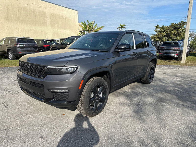 Jeep Grand Cherokee RHD New   Altitude 4x4 3.6L Gas 8-Speed AT 5-Seater 0dr Automatic 2025