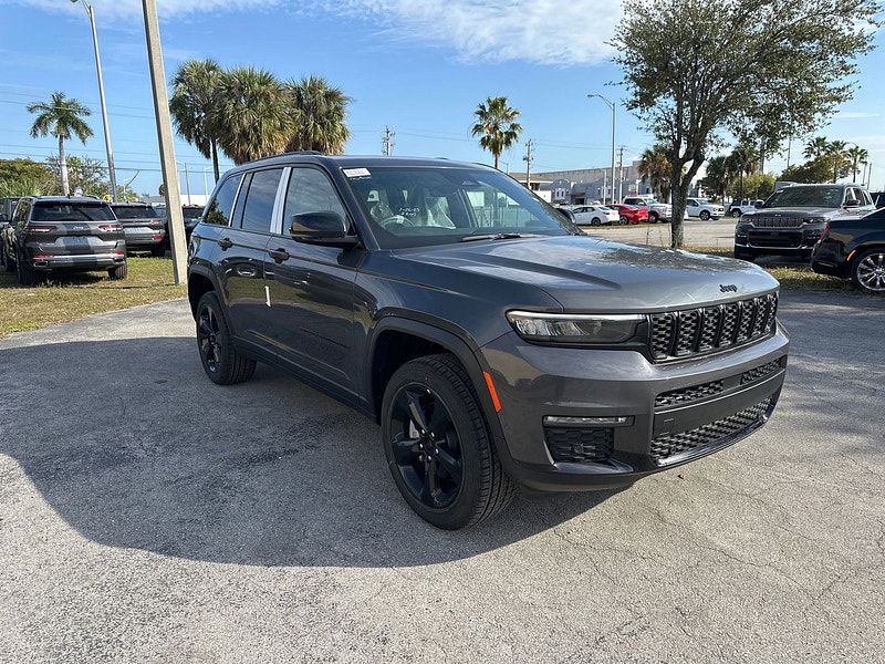 Jeep Grand Cherokee RHD New   Altitude 4x4 3.6L Gas 8-Speed AT 5-Seater 0dr Automatic 2025