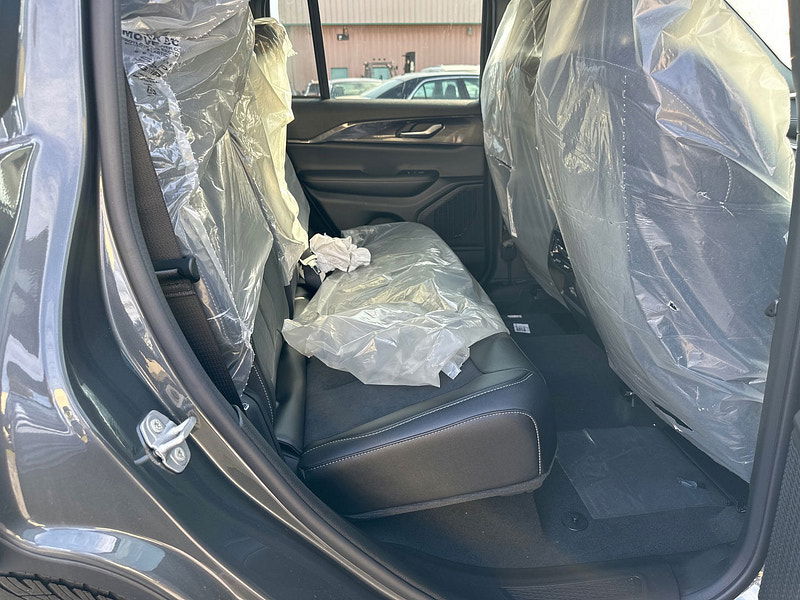 Jeep Grand Cherokee RHD New   Altitude 4x4 3.6L Gas 8-Speed AT 5-Seater 0dr Automatic 2025