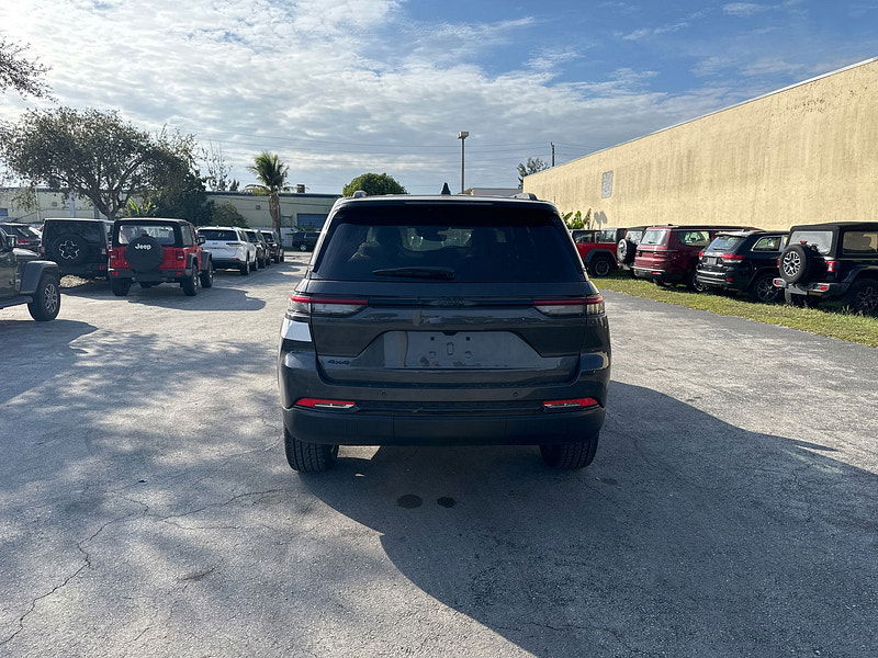 Jeep Grand Cherokee RHD New   Altitude 4x4 3.6L Gas 8-Speed AT 5-Seater 0dr Automatic 2025