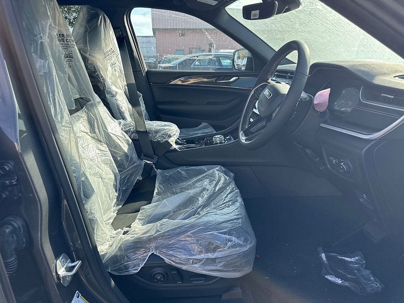 Jeep Grand Cherokee RHD New   Altitude 4x4 3.6L Gas 8-Speed AT 5-Seater 0dr Automatic 2025