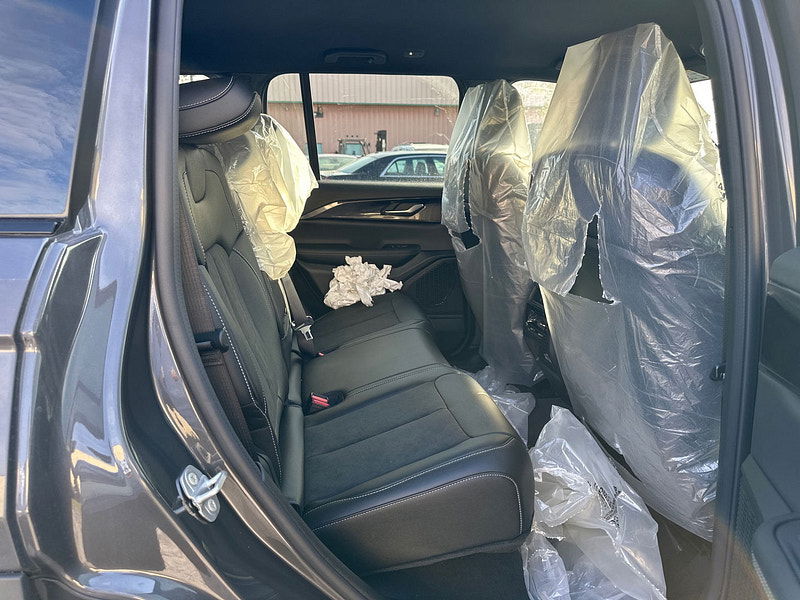 Jeep Grand Cherokee RHD New   Altitude 4x4 3.6L Gas 8-Speed AT 5-Seater 0dr Automatic 2025