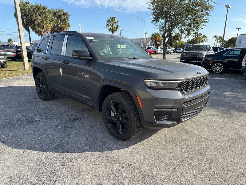 Jeep Grand Cherokee RHD New   Altitude 4x4 3.6L Gas 8-Speed AT 5-Seater 0dr Automatic 2025