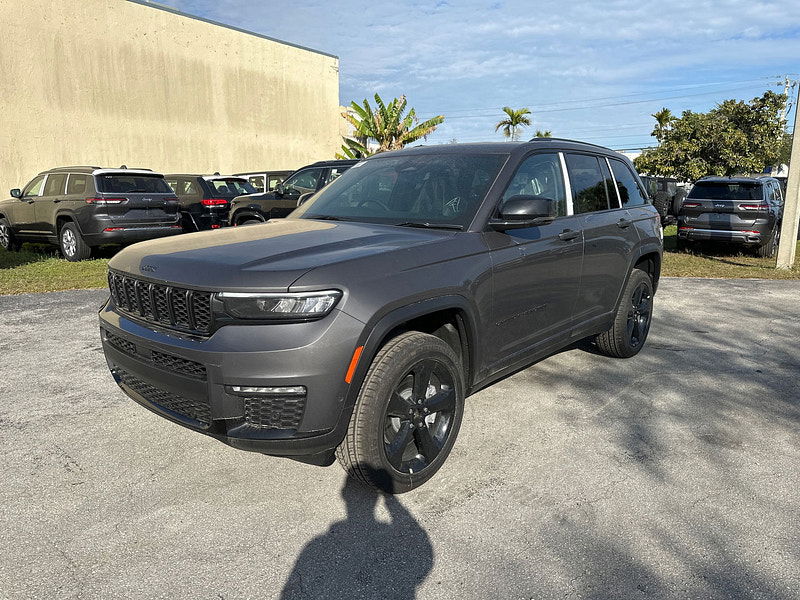 Jeep Grand Cherokee RHD New   Altitude 4x4 3.6L Gas 8-Speed AT 5-Seater 0dr Automatic 2025