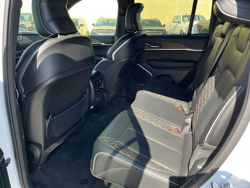 Jeep Grand Cherokee Summit 4x2 3.6L Gas 8-Speed AT 0dr Automatic 2025