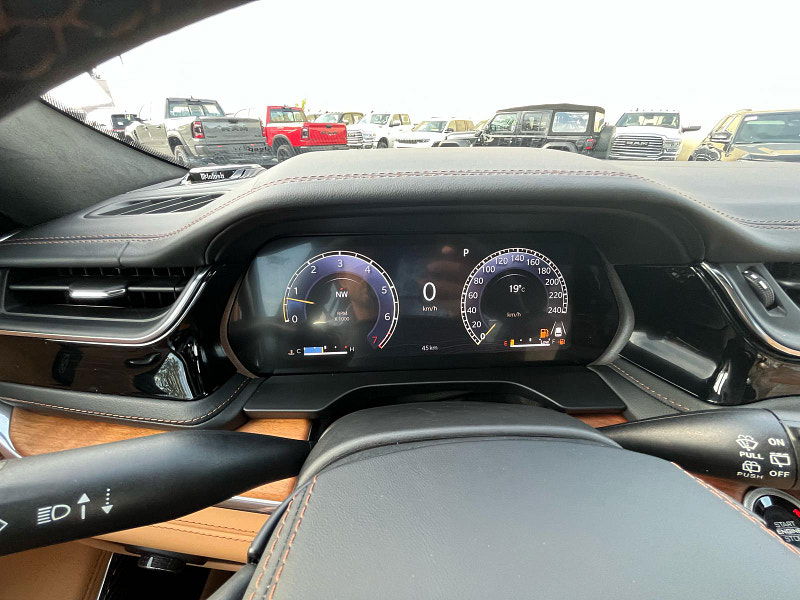 Jeep Grand Cherokee Summit Reserve 4x4 3.6L Gas 8-Speed AT 5-Seater 0dr Automatic 2025