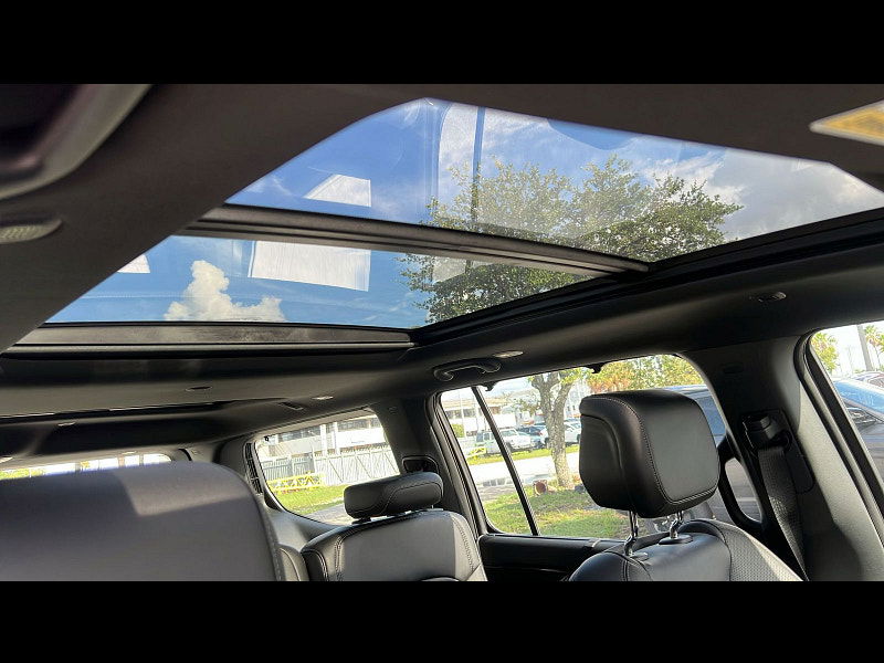 Jeep Wagoneer 4x4 3.0L Gasoline 5dr Automatic 2025