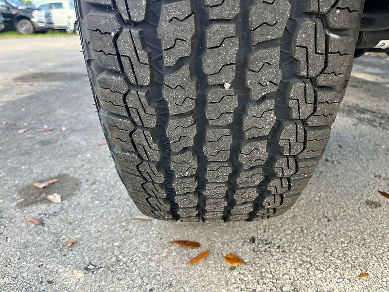 Jeep Wrangler 4-Door Sahara 4x4 3.6L Gas 8-Speed AT 0dr Automatic 2025