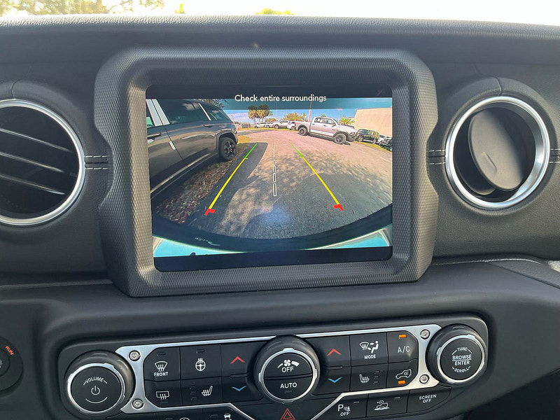 Jeep Wrangler 4-Door Sahara 4x4 3.6L Gas 8-Speed AT 0dr Automatic 2025