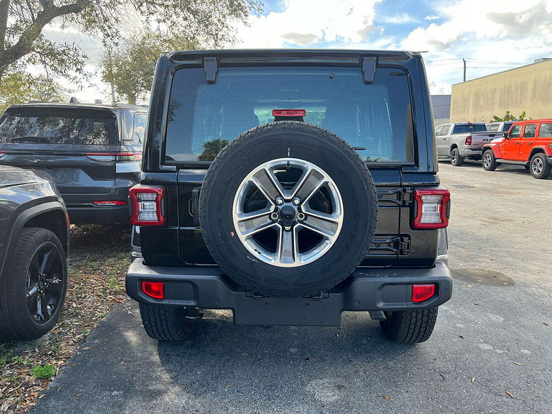 Jeep Wrangler 4-Door Sahara 4x4 3.6L Gas 8-Speed AT 0dr Automatic 2025