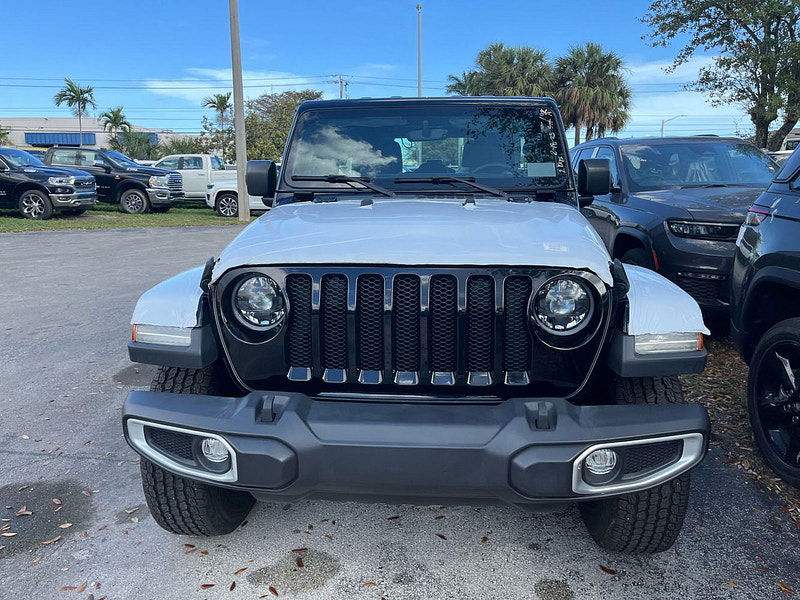 Jeep Wrangler 4-Door Sahara 4x4 3.6L Gas 8-Speed AT 0dr Automatic 2025