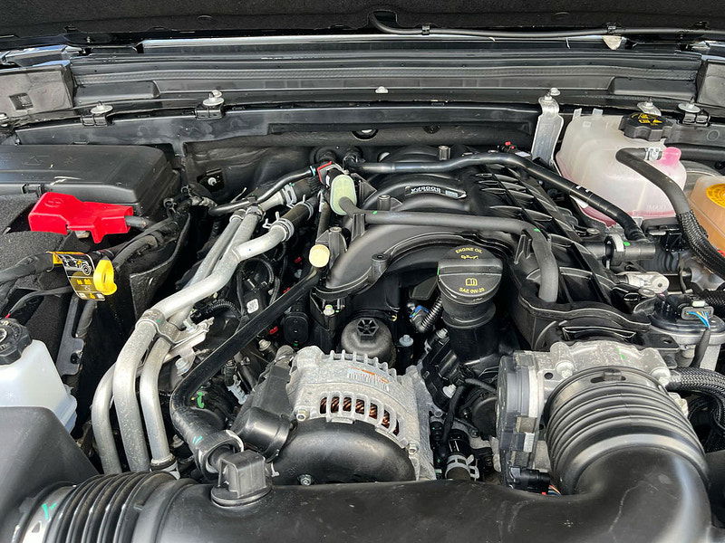 Jeep Wrangler 4-Door Sahara 4x4 3.6L Gas 8-Speed AT 0dr Automatic 2025