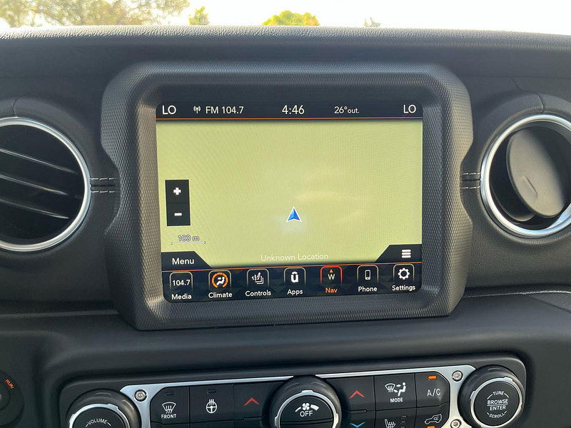 Jeep Wrangler 4-Door Sahara 4x4 3.6L Gas 8-Speed AT 0dr Automatic 2025