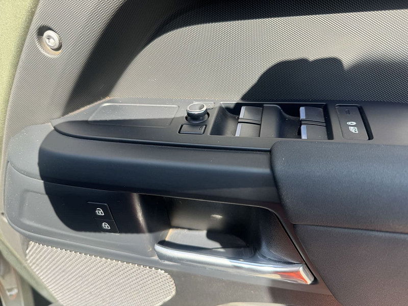 Land Rover Defender RHD   110 D240 AWD 2.0L Diesel 8-Speed AT 240bhp 5-Seater 0dr Automatic 2025