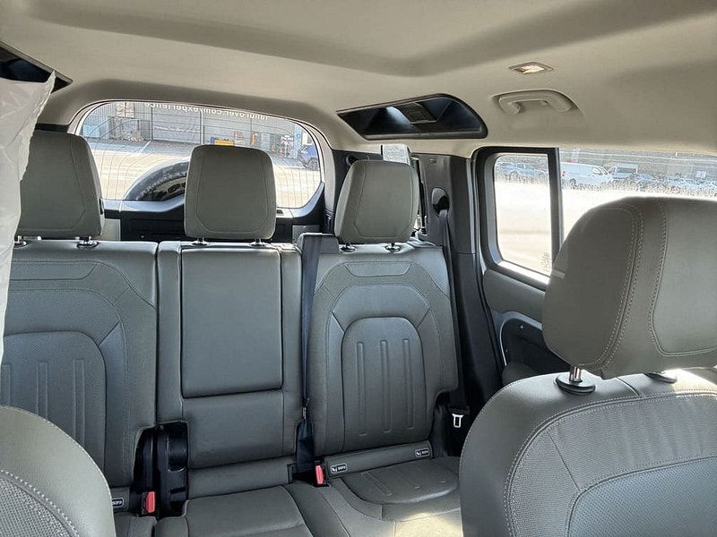 Land Rover Defender RHD   110 P400 S MHEV 3.0L Gas 8-Speed AT 400bhp 7-Seater 0dr Automatic 2025