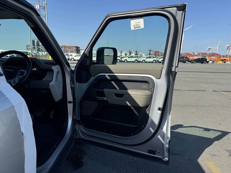 Land Rover Defender RHD   110 P400 S MHEV 3.0L Gas 8-Speed AT 400bhp 7-Seater 0dr Automatic 2025