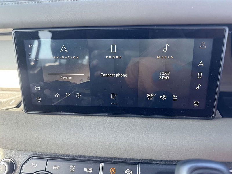 Land Rover Defender RHD   110 P400 S MHEV 3.0L Gas 8-Speed AT 400bhp 7-Seater 0dr Automatic 2025