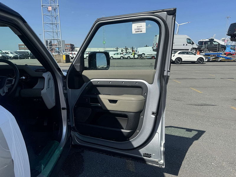 Land Rover Defender RHD   110 P400 S MHEV 3.0L Gas 8-Speed AT 400bhp 7-Seater 0dr Automatic 2025