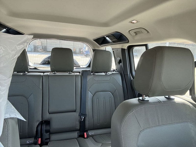 Land Rover Defender RHD   110 P400 S MHEV 3.0L Gas 8-Speed AT 400bhp 7-Seater 0dr Automatic 2025