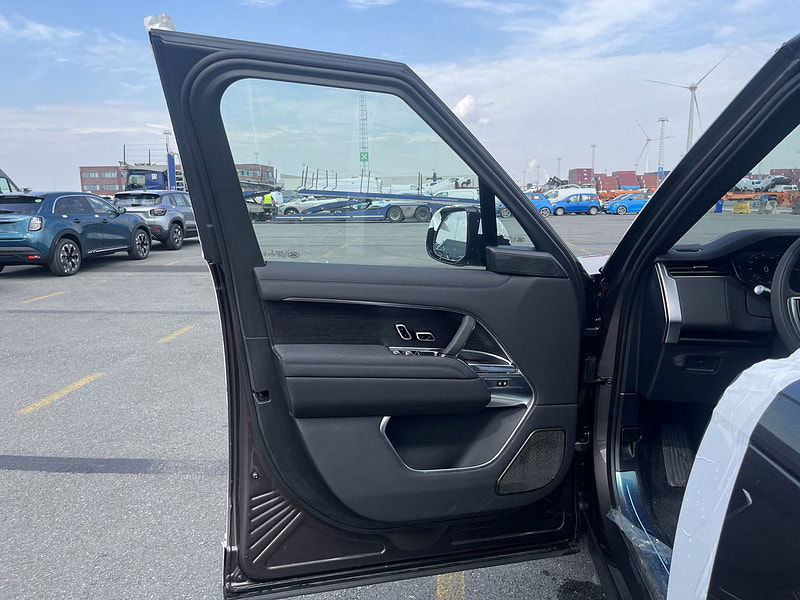 Land Rover Range Rover New   P530 First Edition SWB AWD MHEV 4.4L Turbo Gas 8-Speed AT 5-Seater 530bhp 5-Seater 0dr Automatic 2025