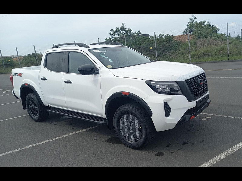 Nissan Navara PRO 4X 4x4 2.5L Turbodiesel 7-Speed AT 188 bhp 0dr Automatic 2025