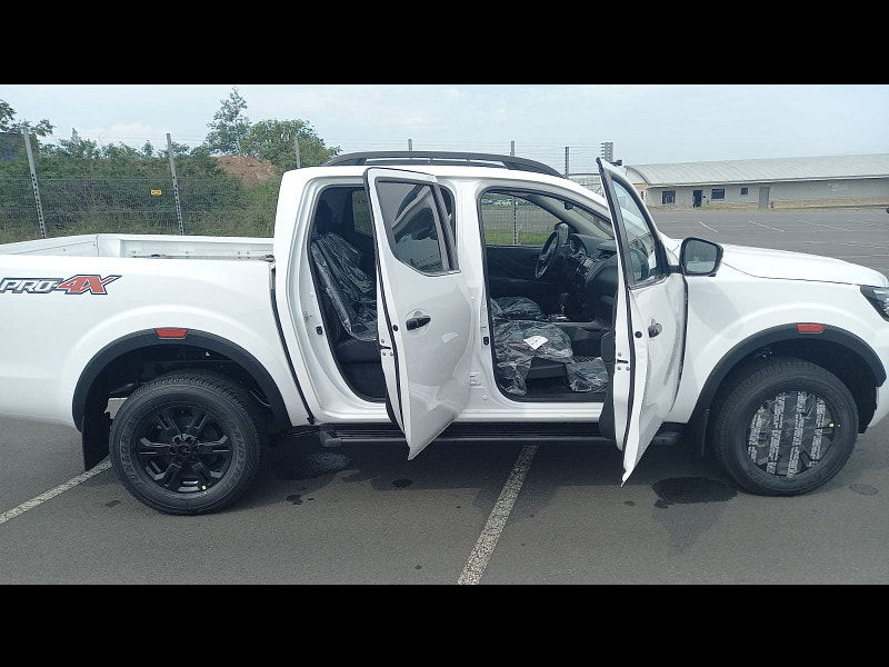 Nissan Navara PRO 4X 4x4 2.5L Turbodiesel 7-Speed AT 188 bhp 0dr Automatic 2025