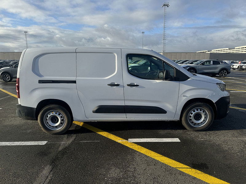 Peugeot e-Partner L3H1 Mid Grade 50kw/h AT 136bhp 0dr Automatic 2025