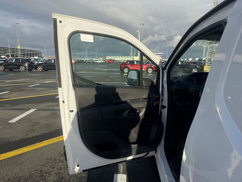 Peugeot e-Partner L3H1 Mid Grade 50kw/h AT 136bhp 0dr Automatic 2025