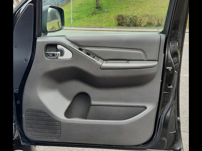 Nissan Navara 2.5 dCi Tekna Double Cab Pickup 4dr Diesel Auto 4WD Euro 5 (190 ps) 4dr Automatic 2026