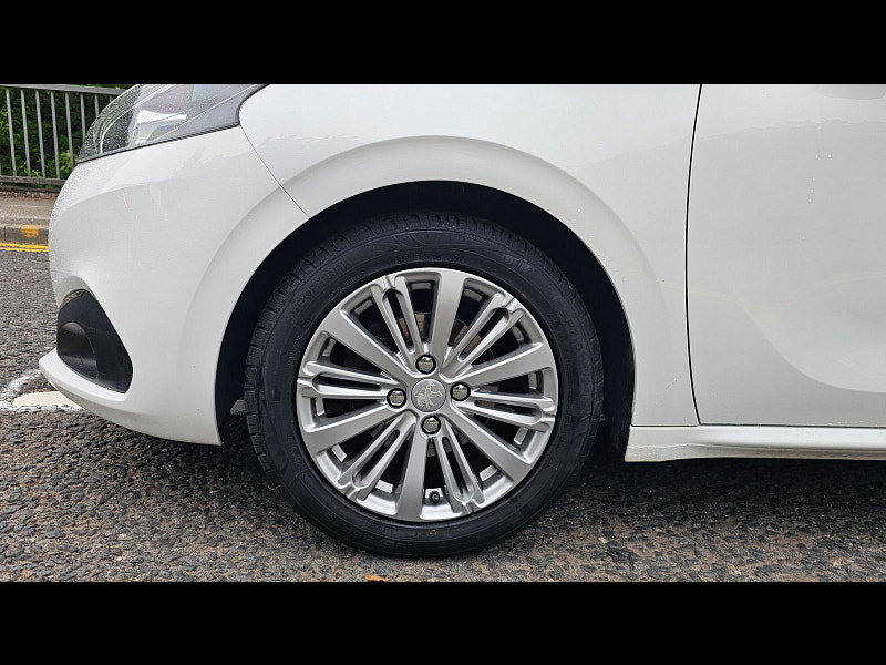 Peugeot 208 1.2 PureTech Allure Hatchback 5dr Petrol Manual Euro 6 (s/s) (82 ps) 5dr Manual 2026